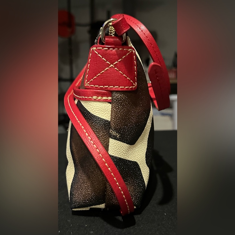 Dooney & Bourke Crossbody Giraffe print with Red Leather trim NWOT W/FRE… - Picture 3 of 13